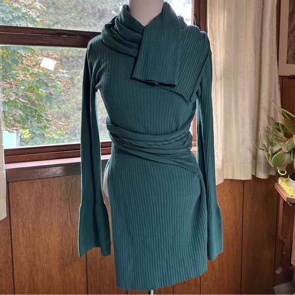 Free People • Carine Dark Green Tunic Sweater in Jaded - Picture 13 of 16